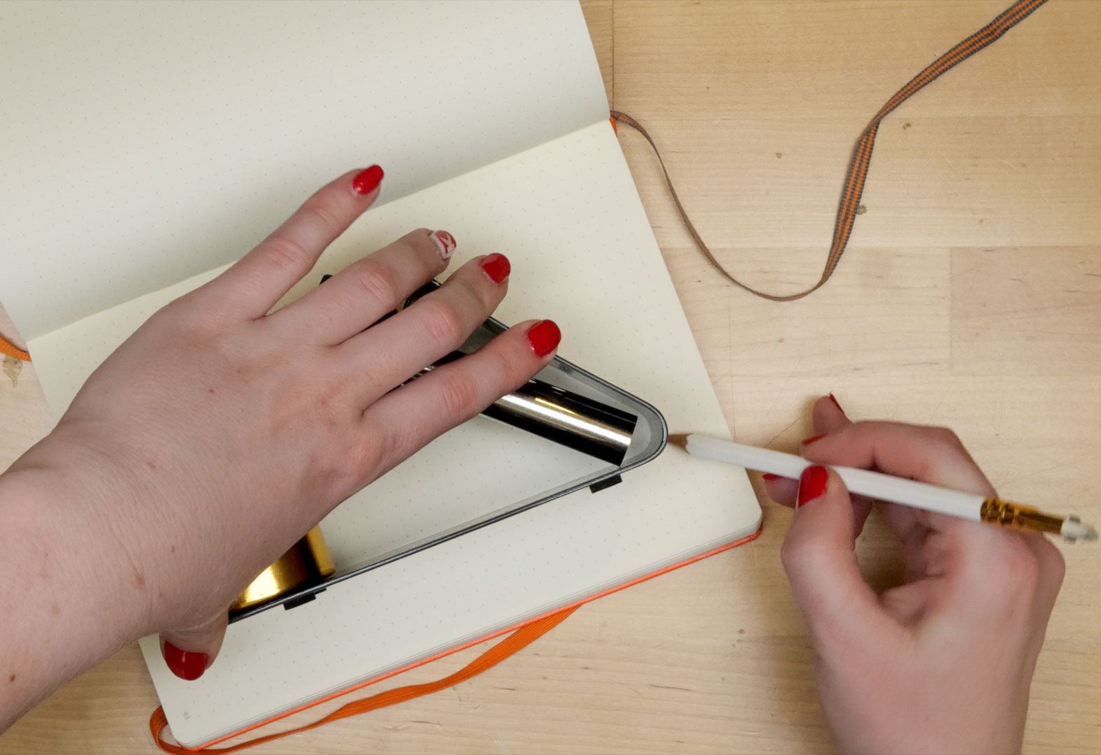 trace around the stand